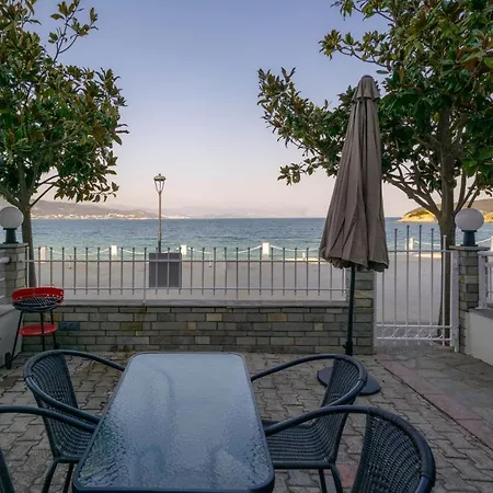 Vakantiehuis Just On The Sea 2 *